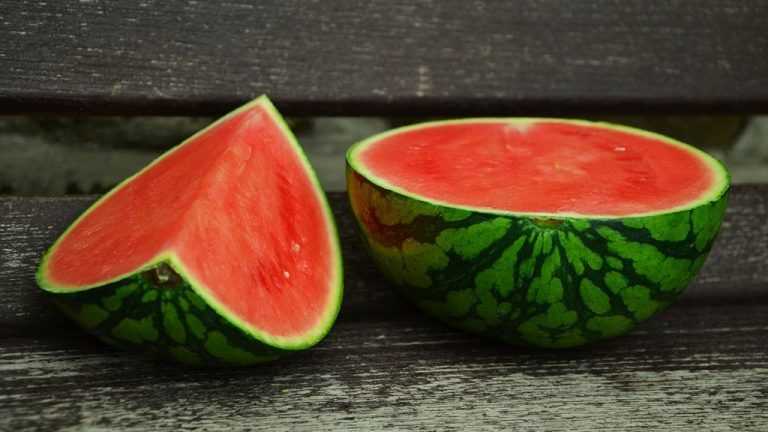 ¿Por qué no deberías consumir sandía y melón ya cortados?