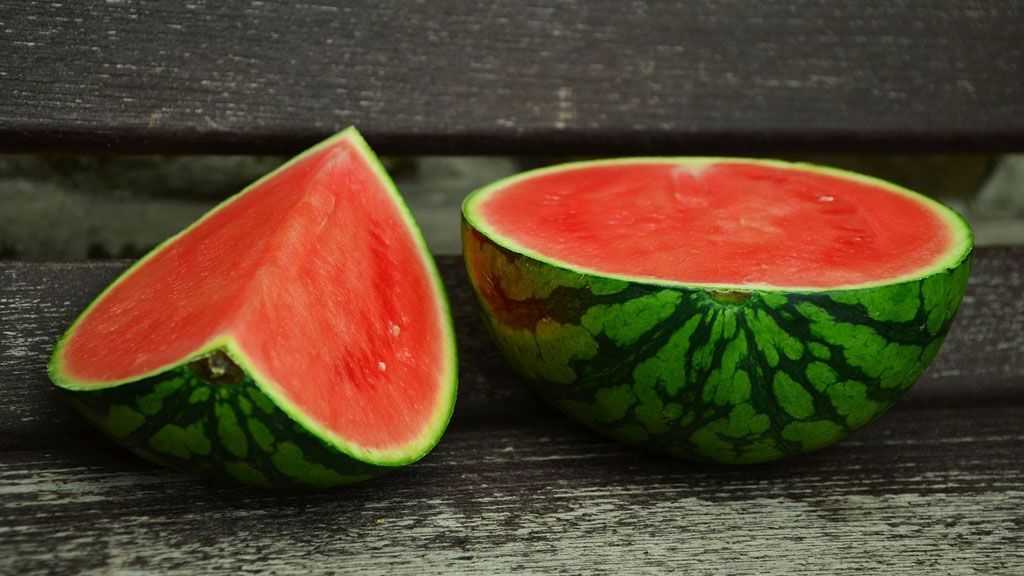 ¿Por qué no deberías consumir sandía y melón ya cortados?