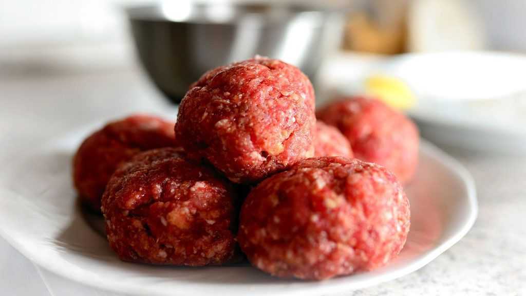 Combien de temps faut-il pour que la viande hachée se dégrade - comment la conserver au réfrigérateur ?