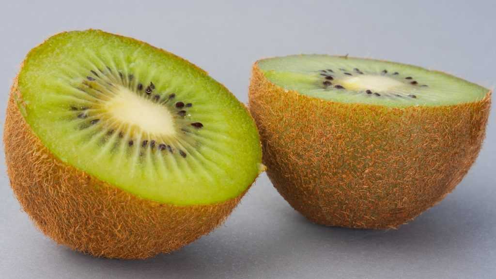 Comer fruta ajuda-te a desinchar depois de uma grande refeição