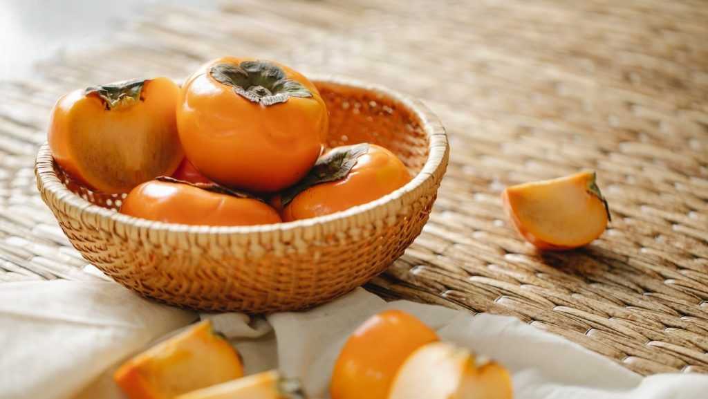 Le kaki, le fruit d'automne le plus délicieux et le plus nutritif.