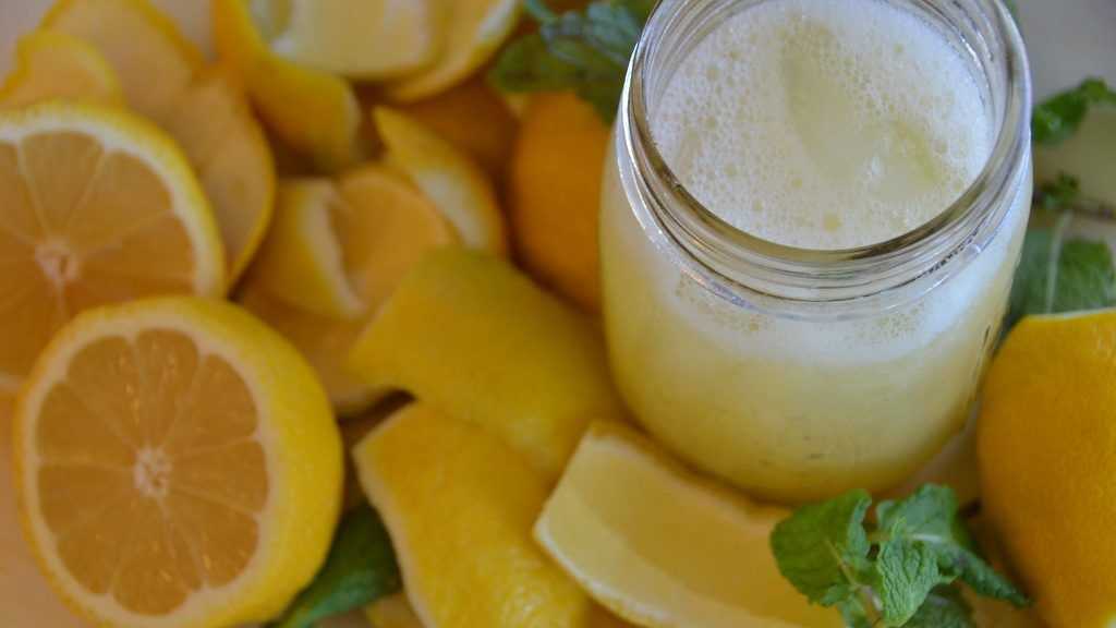 Suero de rehidratación oral y limonada alcalina, las mejores opciones para mejorar la gastroenteritis