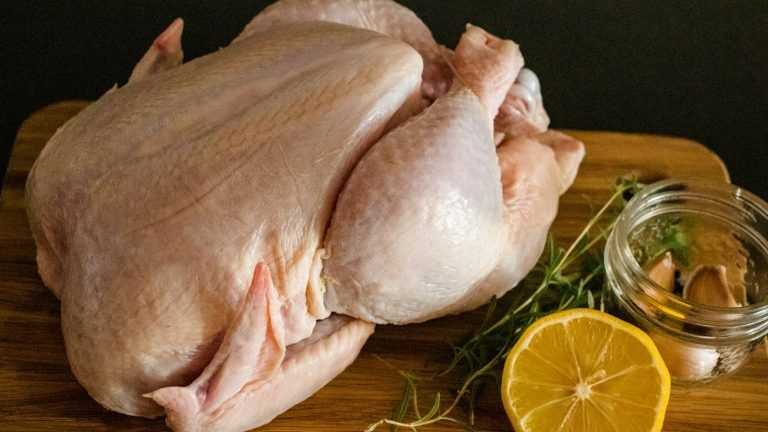 O frango tem de ser lavado antes de ser cozinhado?