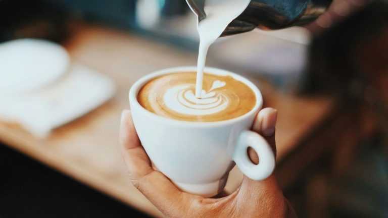 ¿El café con leche te está causando problemas de salud?