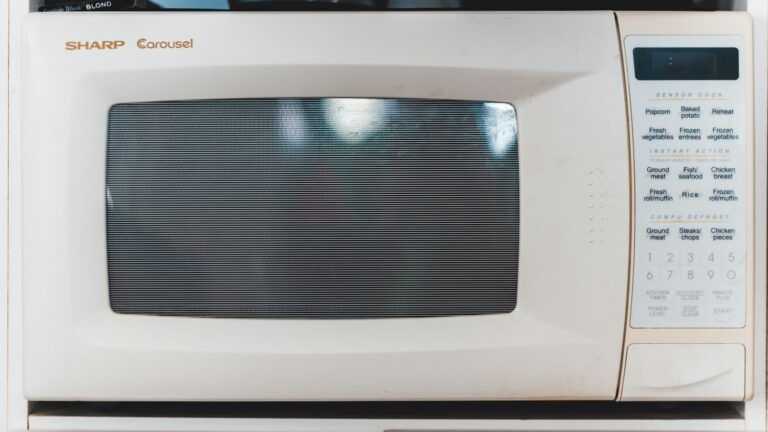 Est-il dangereux de chauffer des aliments au micro-ondes ?