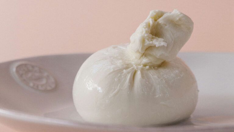 ¿Qué es la burrata y qué beneficios nutricionales tiene?